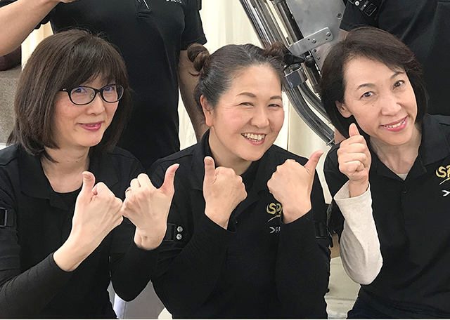女性スタッフの写真
